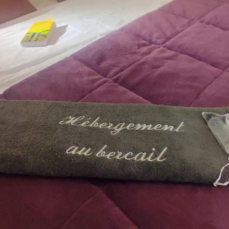 Hebergement Au Bercail Beaumont-sur-Sarthe Eksteriør billede